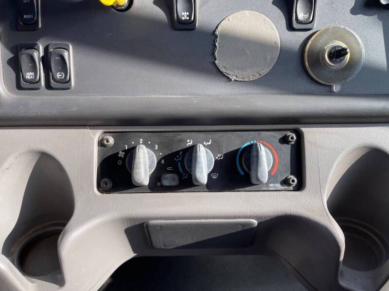 2012 Freightliner Business class M2