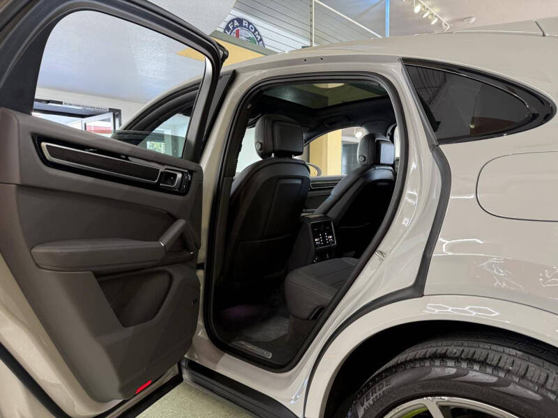 2022 Porsche Cayenne E-Hybrid Coupe