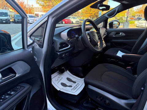 2024 Chrysler Pacifica Touring