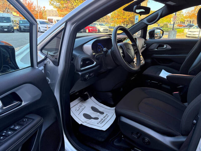 2024 Chrysler Pacifica Touring