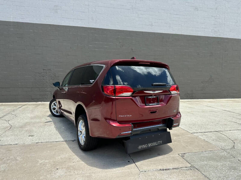 2017 Chrysler Pacifica Touring-L