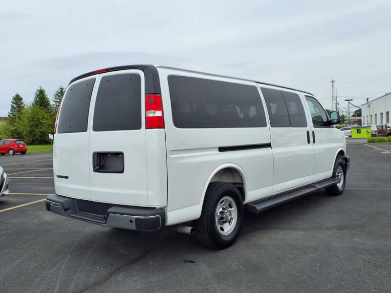 2025 Chevrolet Express LT 3500
