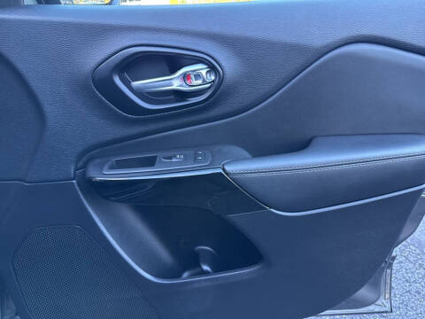 2023 Jeep Cherokee Altitude Lux