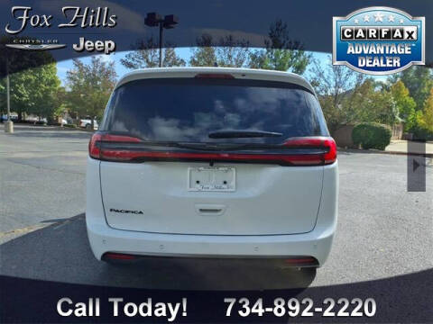 2026 Chrysler Pacifica Select