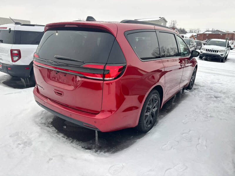 2026 Chrysler Pacifica Select