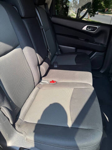 2017 Nissan Pathfinder SV