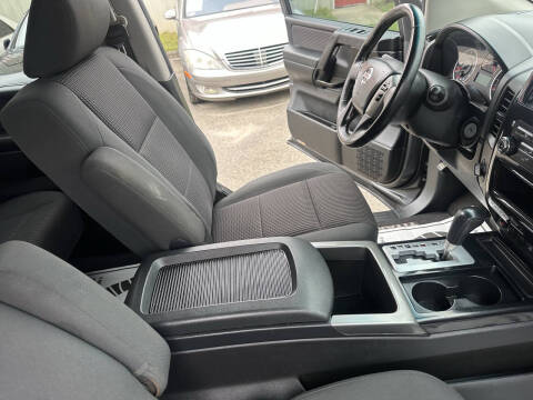 2013 Nissan Titan SV