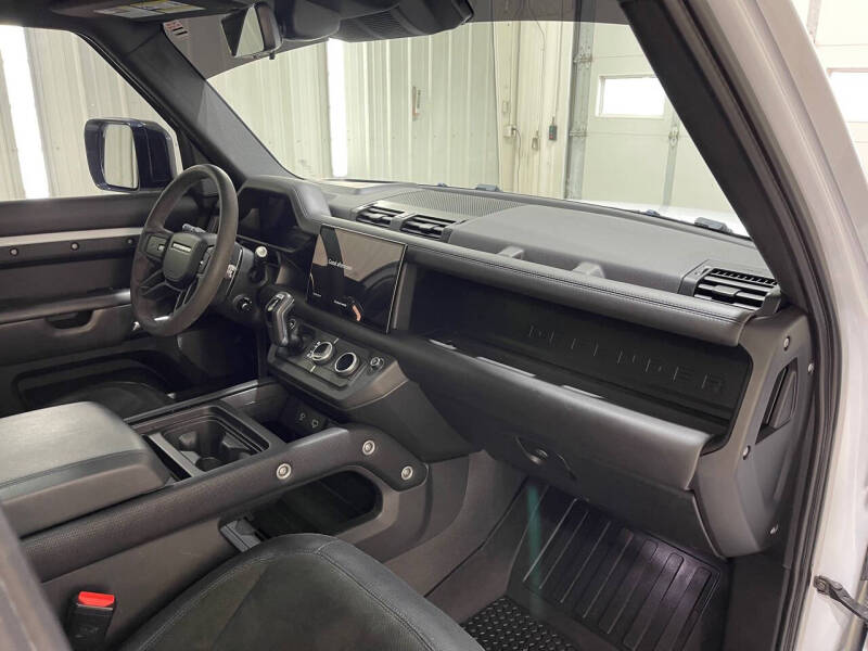 2022 Land Rover Defender 110 V8