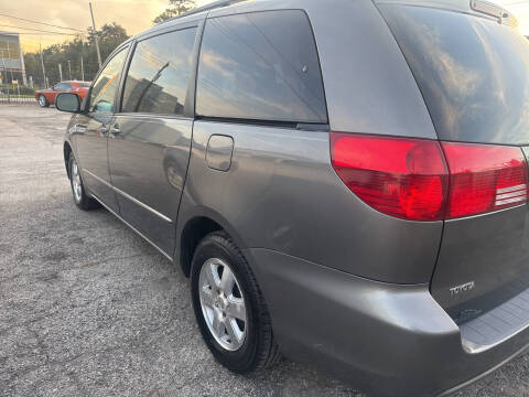 2004 Toyota Sienna LE 7 Passenger
