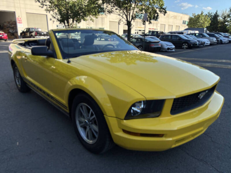 2005 Ford Mustang V6 Deluxe