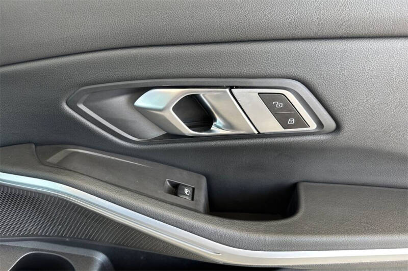 2023 BMW 3 Series 330e