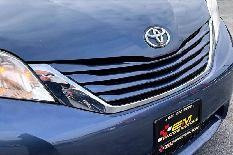 2017 Toyota Sienna LE 8-Passenger