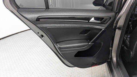 2017 Volkswagen Golf R 4Motion