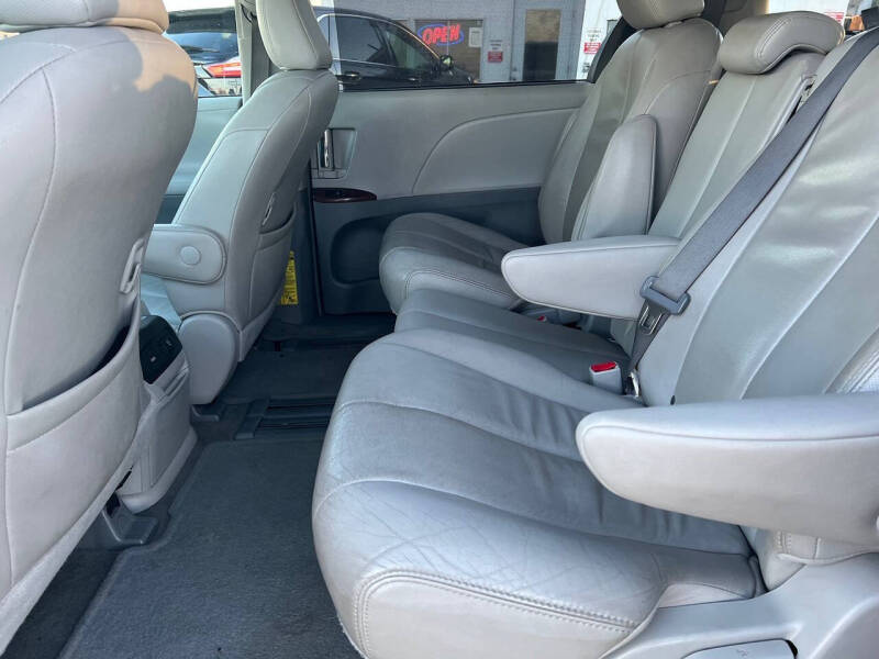 2014 Toyota Sienna Limited 7-Passenger