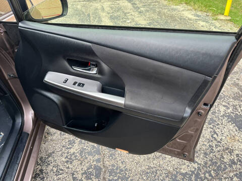 2015 Toyota Prius v Three