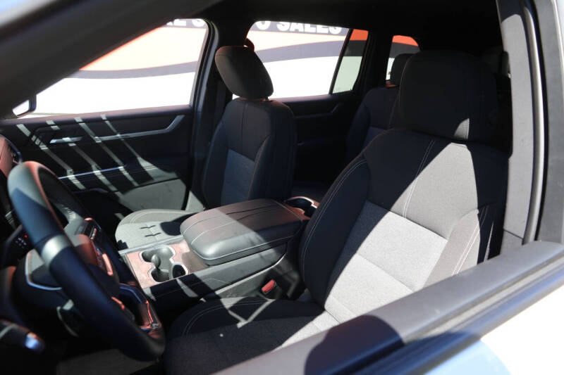 2025 GMC Acadia Elevation