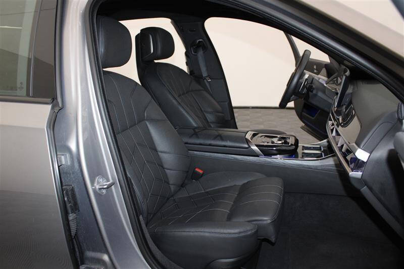 2024 BMW 7 Series 740i