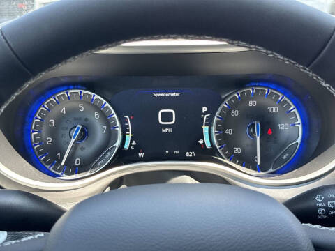 2027 Chrysler Pacifica Select