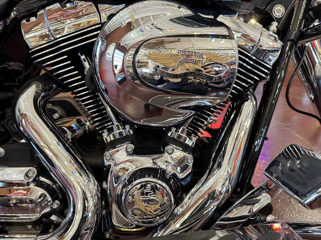 2015 Harley-Davidson Road King 17