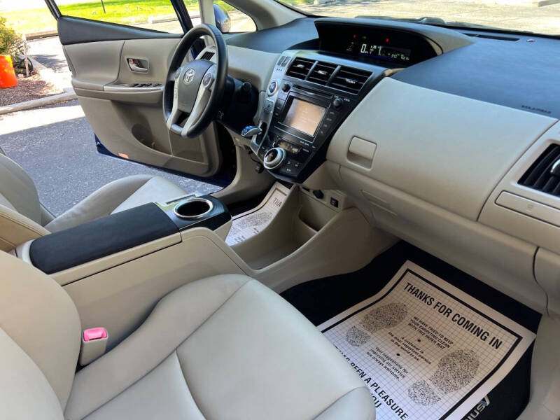 2013 Toyota Prius v Five