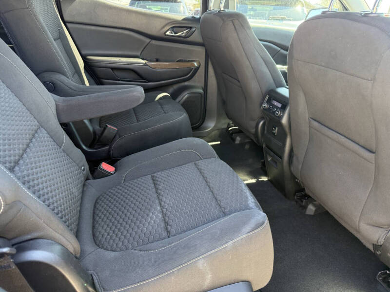 2017 GMC Acadia SLE-2