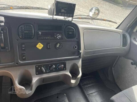 2018 Freightliner M2 106