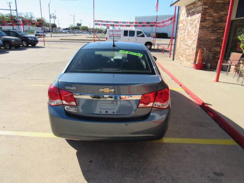 2012 Chevrolet Cruze LS photo 5