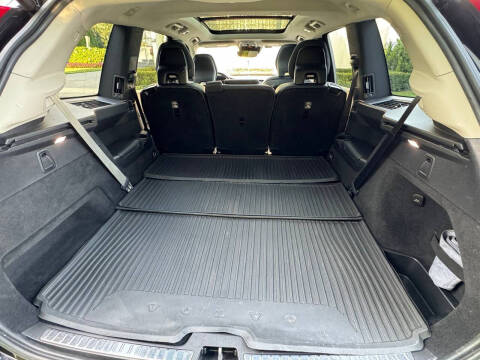2022 Volvo XC90 T5 Momentum