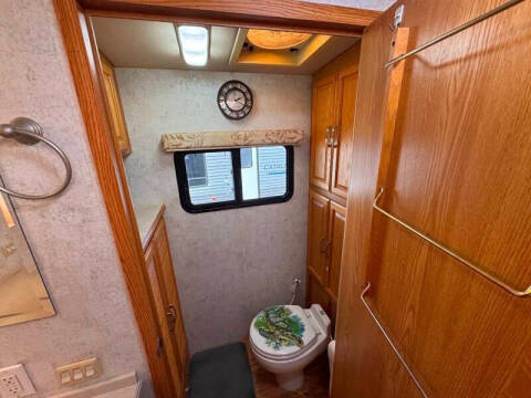 2004 Freightliner XC Chassis