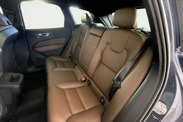 2022 Volvo XC60 B5 Momentum