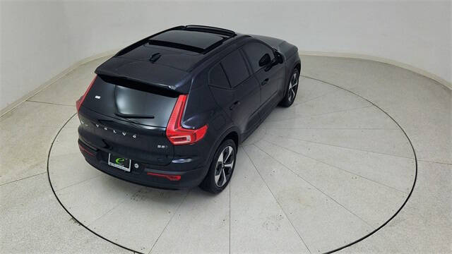 2024 Volvo XC40 B5 Plus Dark Theme