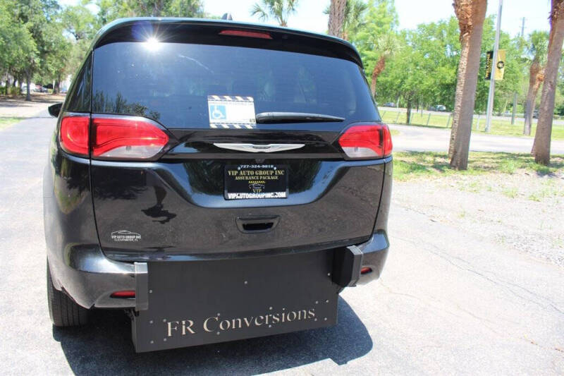 2023 Chrysler Voyager LX