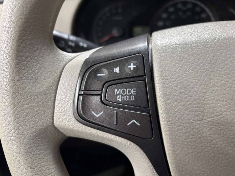 2012 Toyota Sienna LE 8-Passenger