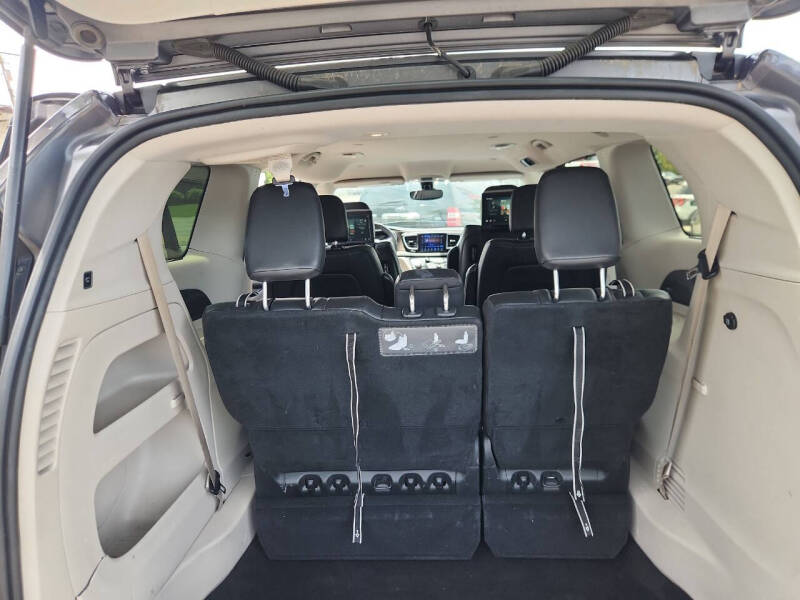 2017 Chrysler Pacifica Touring-L Plus