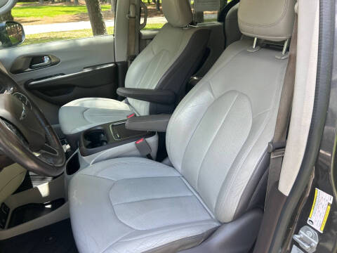 2017 Chrysler Pacifica Touring-L Plus