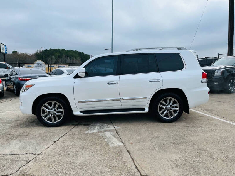 2013 Lexus LX 570 photo 9