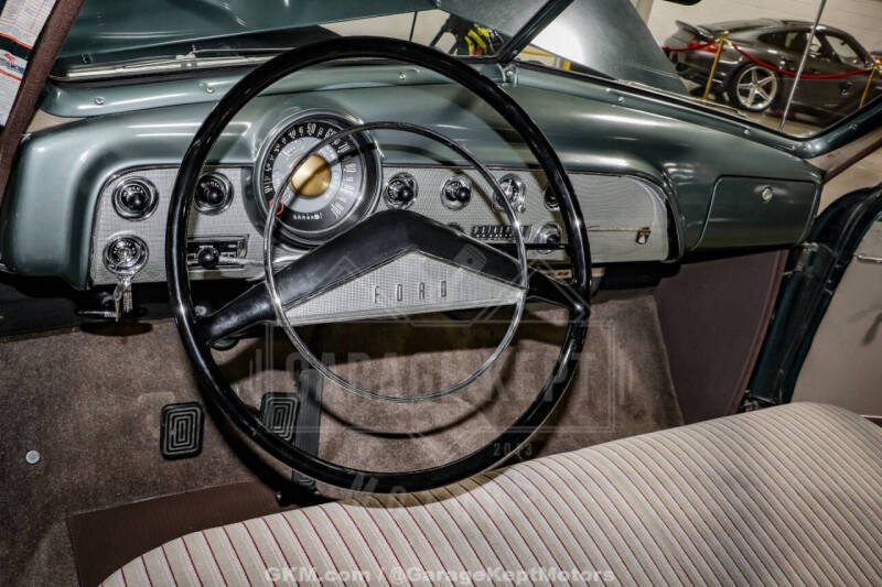 1951 Ford Custom Deluxe