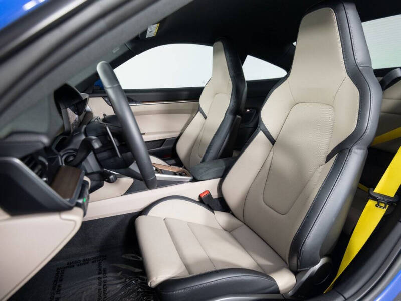 2025 Porsche 911 Carrera