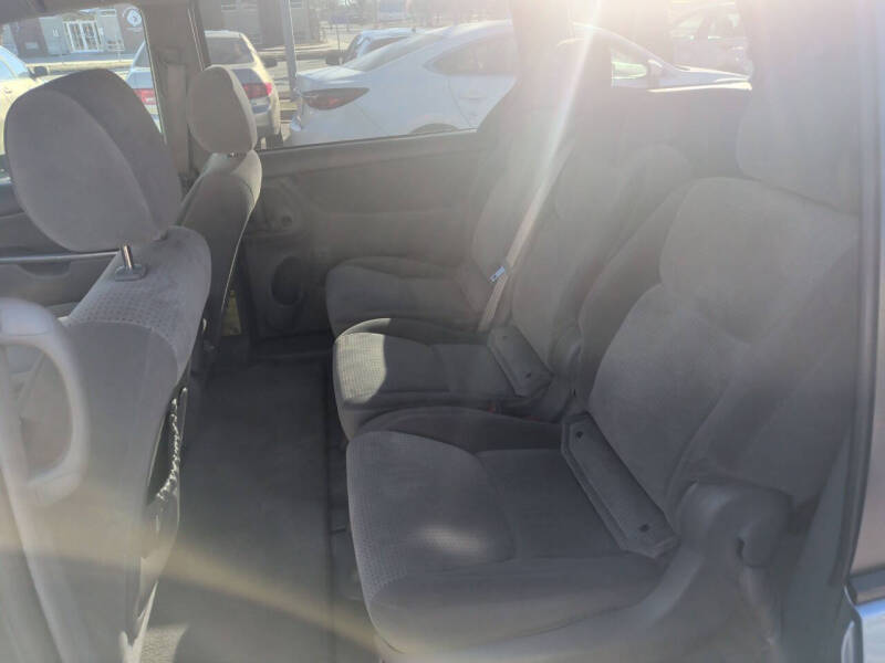 2007 Toyota Sienna LE 8-Passenger