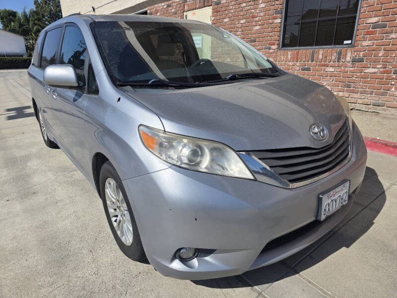 2013 Toyota Sienna XLE 8-Passenger