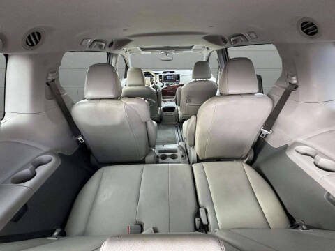 2014 Toyota Sienna XLE 8-Passenger