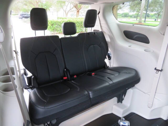 2022 Chrysler Pacifica Touring L
