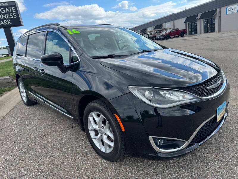 2017 Chrysler Pacifica Touring-L