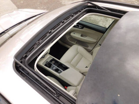 2024 Volvo XC60 B5 Plus Dark Theme