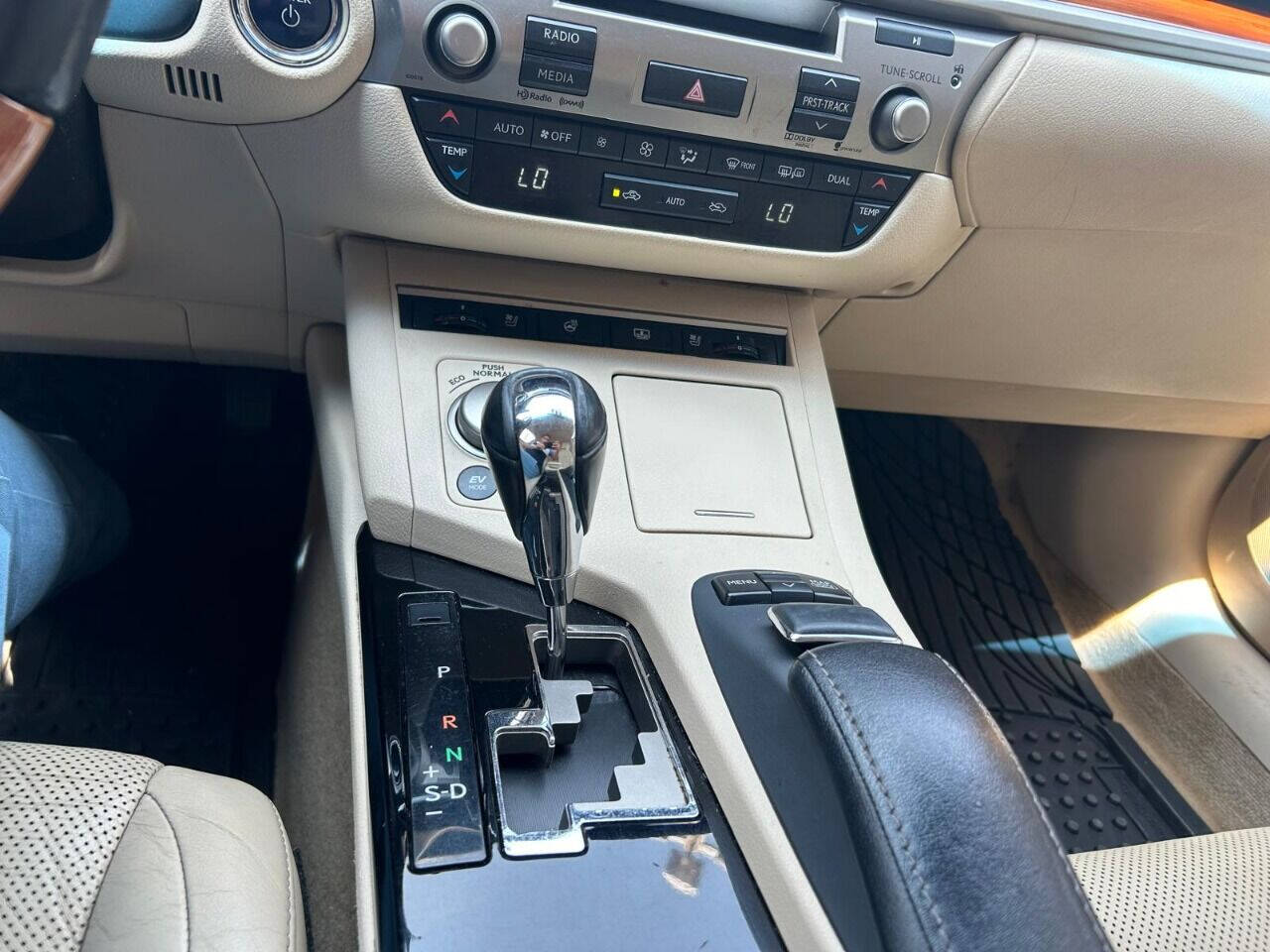 2013 Lexus ES 300h for sale at Chicago Auto House in Chicago, IL