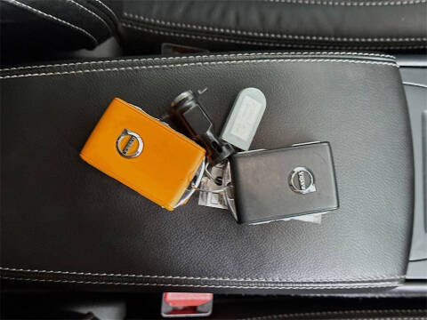 2023 Volvo XC40 B4 Plus Bright Theme