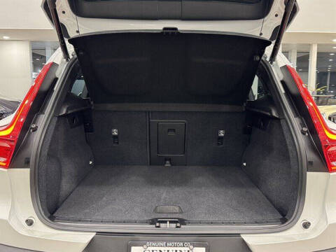 2025 Volvo XC40 B5 Core Bright Theme