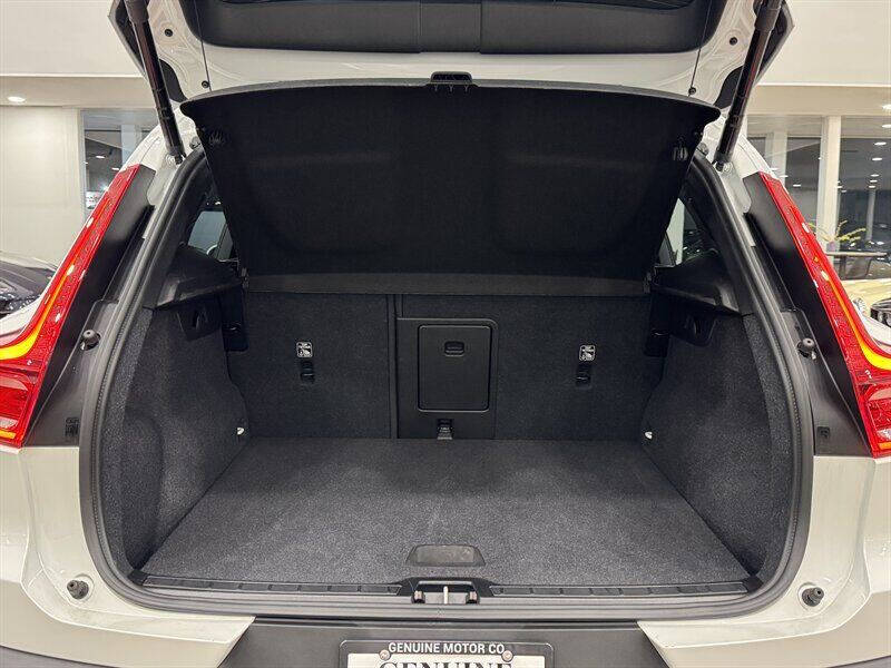 2025 Volvo XC40 B5 Core Bright Theme