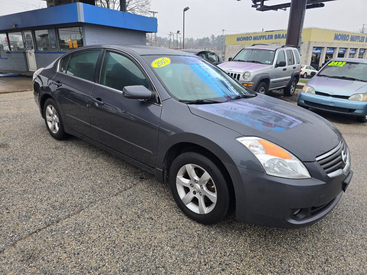 2007 Nissan Altima for sale at QUEENSGATE AUTO SALES in York, PA