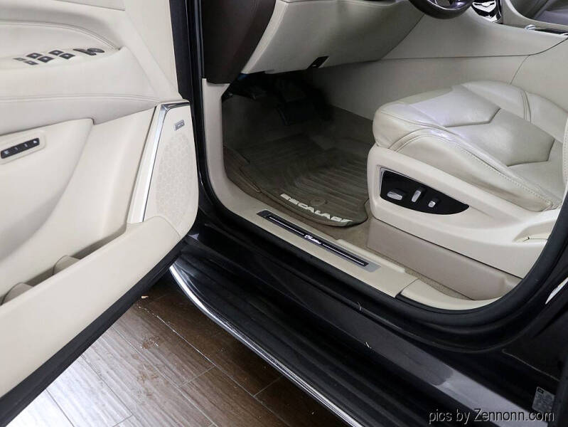 2017 Cadillac Escalade ESV Luxury